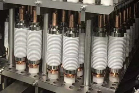 真空開關(guān)管產(chǎn)生操作過電壓的原因是什么？