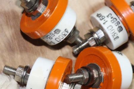 真空開關(guān)管的氣密絕緣系統(tǒng)、屏蔽系統(tǒng)以及導(dǎo)電系統(tǒng)